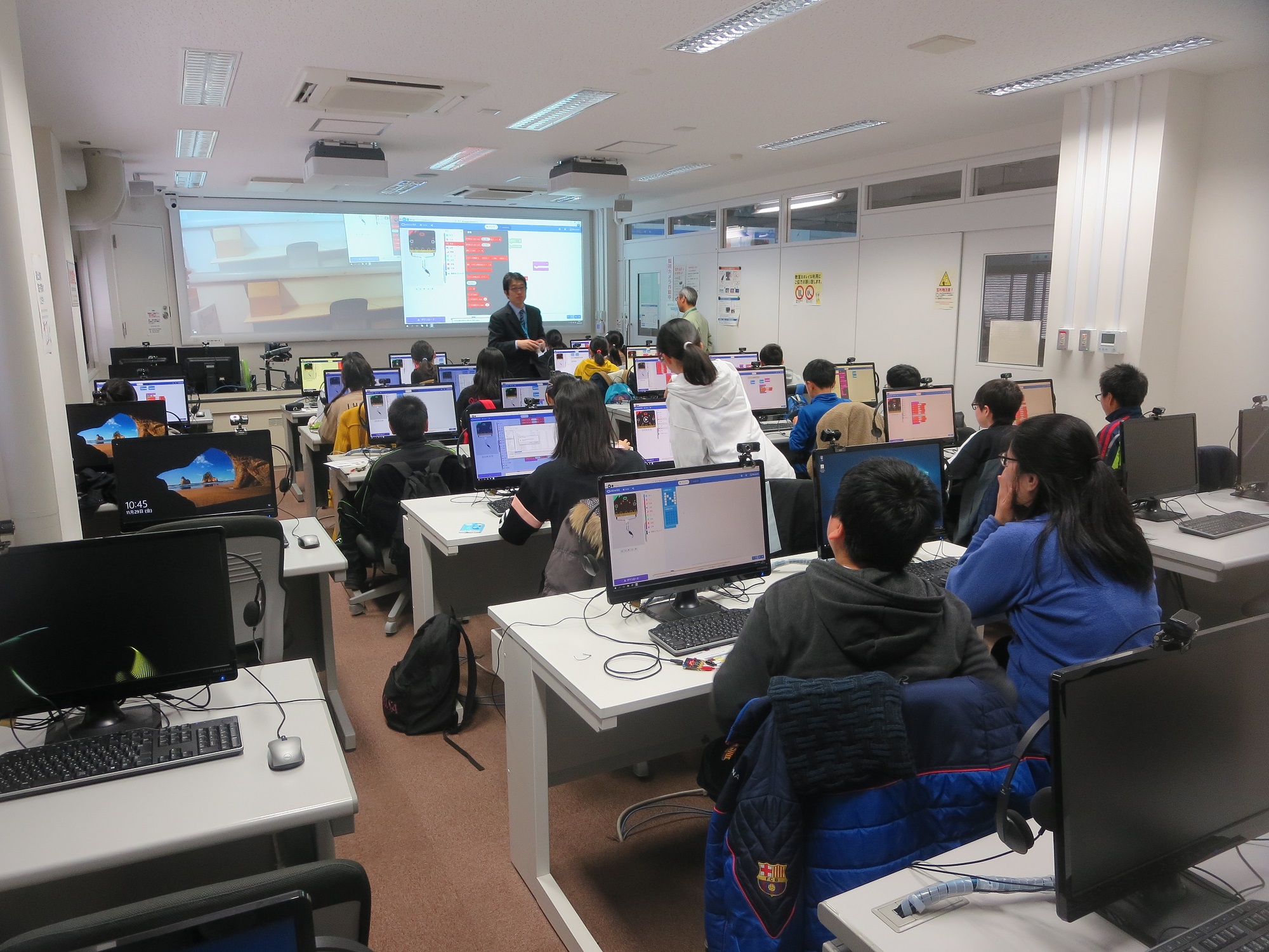 大学訪問を実施しました 室蘭市立水元小学校 6年生 大学案内 国立大学法人 室蘭工業大学